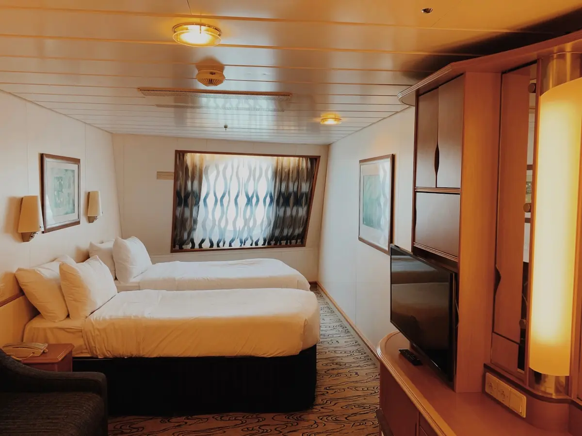 Voyager of the Seas spacious ocean view Voyager of the Seas spacious ocean view